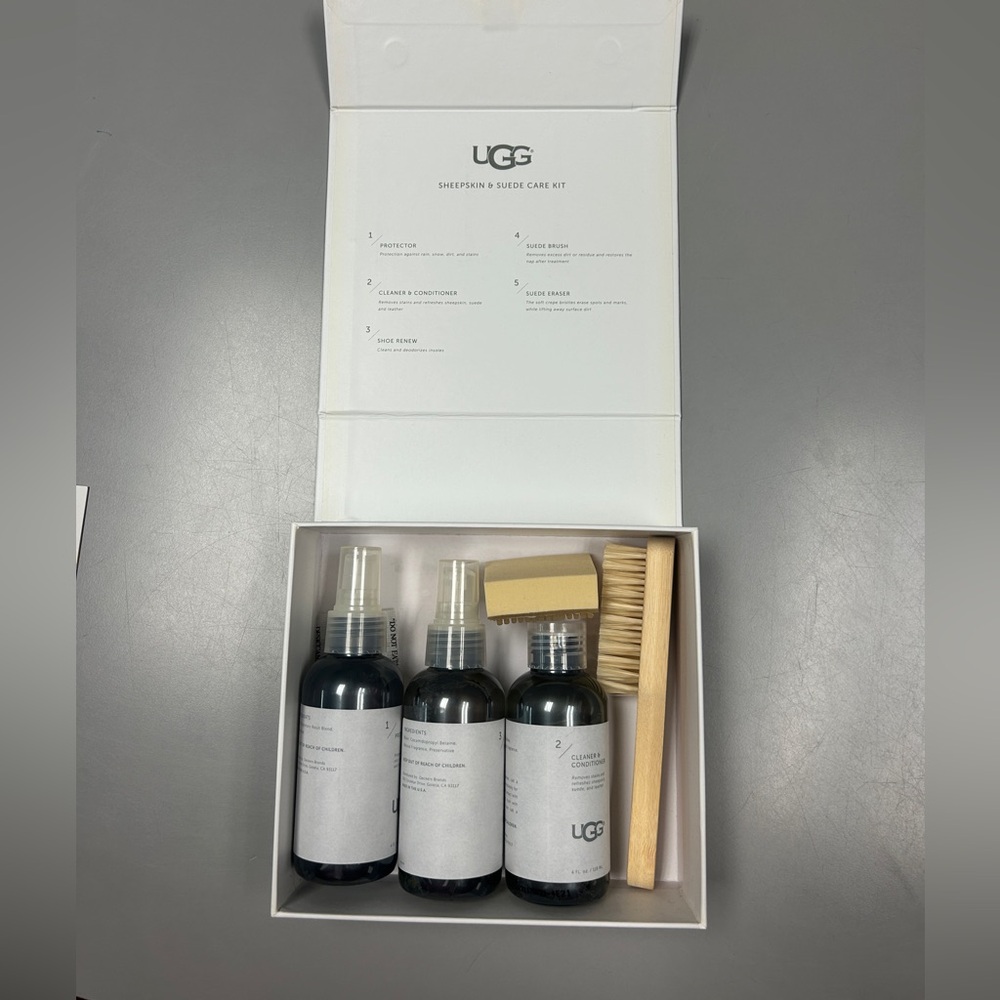 Ugg sheepskin and suede care‎ kit.